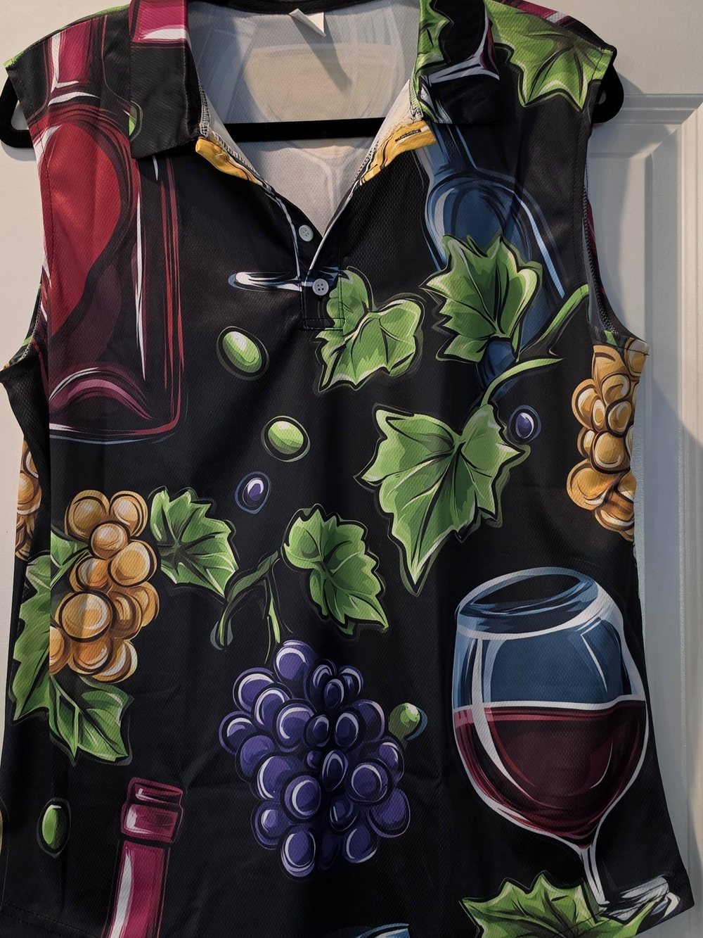 NWOT Vibrant Sleeveless Black Wine & Grape Print Shirt Size L. Item#1004261GS